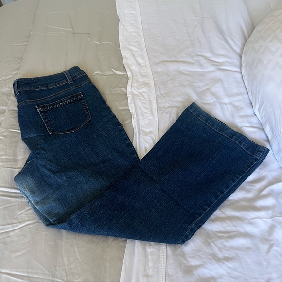 Jeans - Picture 2 of 9